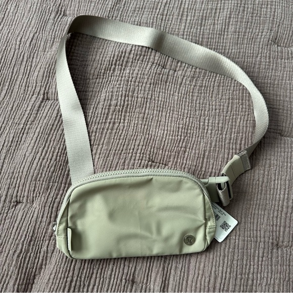 NWT Lululemon Everyday Belt Bag 1L - Raw Linen/Beige - Picture 1 of 4